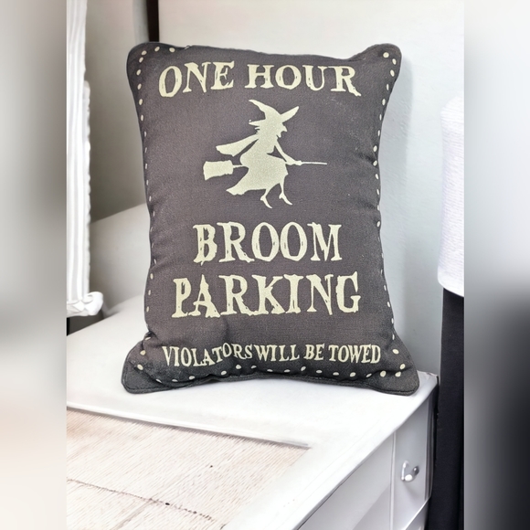 Halloween accent pillow - Picture 3 of 5